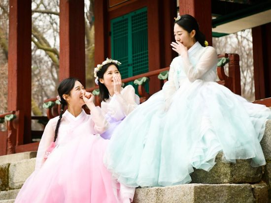 韓服レンタル「韓服男（昌徳宮店）」選べる伝統美と現代風アレンジ！ヘアメイク＆撮影のオプションあり＜安国駅／鍾路3街駅徒歩すぐ＞