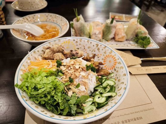 ダナン市内＆夜のホイアン1日観光ツアー　バスケットボートで川下り＋五行山＋旧市街散策＋ランタン前写真撮影などを満喫！夕食付きプランあり＜日本語ガイド／ダナン発＞