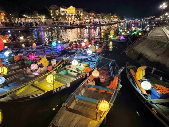 ヴィンワンダーズ ナム ホイアン＆世界遺産ホイアン1日ツアー　ベトナム最大級のテーマパークと旧市街散策を満喫！夕食付きプランあり＜日本語ガイド／ダナン発＞