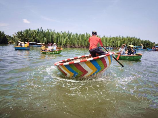 ダナン市内＆夜のホイアン1日観光ツアー　バスケットボートで川下り＋五行山＋旧市街散策＋ランタン前写真撮影などを満喫！夕食付きプランあり＜日本語ガイド／ダナン発＞
