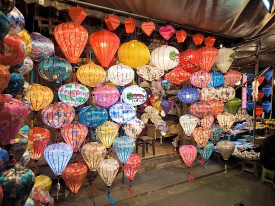 ダナン市内＆夜のホイアン1日観光ツアー　バスケットボートで川下り＋五行山＋旧市街散策＋ランタン前写真撮影などを満喫！夕食付きプランあり＜日本語ガイド／ダナン発＞