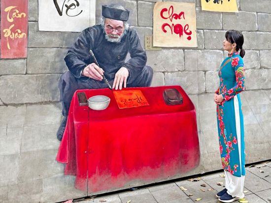 鉄道カフェとハノイ壁画アートツアー　アオザイレンタル＆シクロ体験も楽しめる ＜日本語ガイド＞