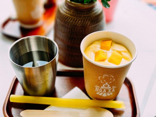 鉄道カフェとハノイ壁画アートツアー　アオザイレンタル＆シクロ体験も楽しめる ＜日本語ガイド＞