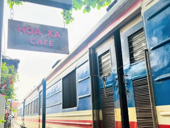 鉄道カフェとハノイ壁画アートツアー　アオザイレンタル＆シクロ体験も楽しめる ＜日本語ガイド＞