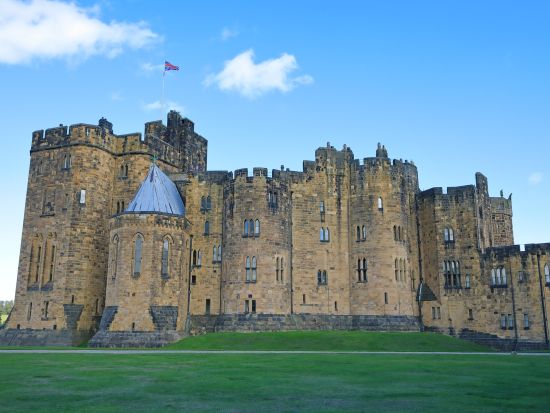 イングランド日帰りツアー　『ハリー・ポッター』の世界が広がるアニック城＆海辺の村バンバラを満喫＜英語ドライバーガイド／エジンバラ発＞