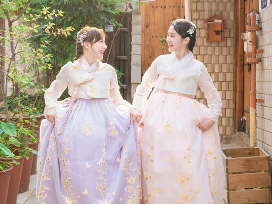 韓服レンタル＆撮影「韓服男（北村韓屋村店）」　選べる撮影場所＆ヘアメイクオプションあり＜安国駅2番出口＞