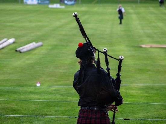 スコットランドの伝統 ハイランドゲーム観戦ツアー　格式高きブレイマーギャザリング観戦チャンスも！＜5～9月／英語ドライバーガイド／エジンバラ発＞