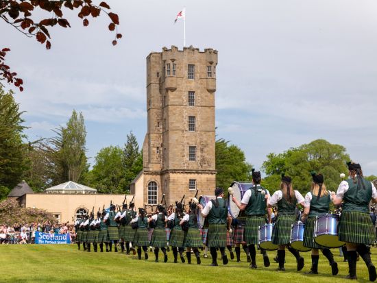 スコットランドの伝統 ハイランドゲーム観戦ツアー　格式高きブレイマーギャザリング観戦チャンスも！＜5～9月／英語ドライバーガイド／エジンバラ発＞