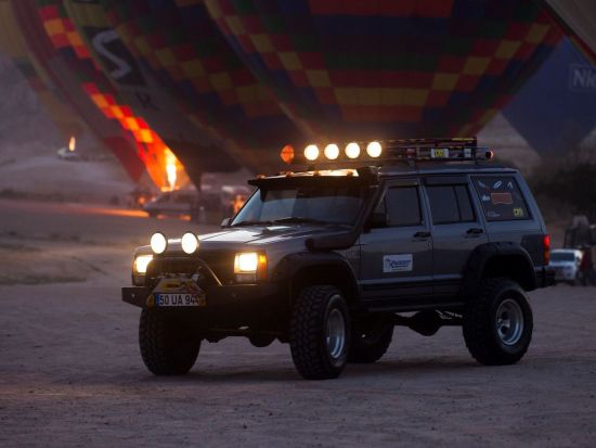 世界遺産カッパドキア　気球を見ながらトルコ式朝食を　ジープサファリプランあり＜貸切／送迎付／カッパドキア発＞*前日まで予約受付中