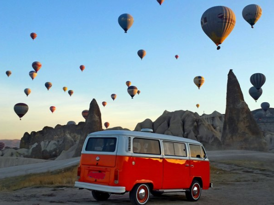 世界遺産カッパドキア　熱気球フライト見学ツアー　朝日に包まれる絶景を地上から鑑賞＜混載／送迎付／カッパドキア発＞*前日まで予約受付中
