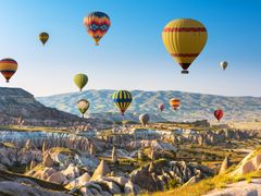 Turkey_Cappadocia_Balloon_AdobeStock_243142539