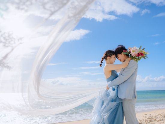ビーチフォトウェディング シンプルビーチプラン 沖縄の美しい海と白砂がふたりの特別な1日を彩る＜120カット／衣装・メイク・小物レンタル付／3時間半／沖縄＞