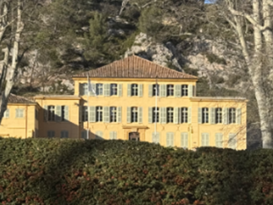 セザンヌゆかりの地を公認日本語ガイドと巡る　レ・ローブの丘＋シャトー・ノワールなど＜貸切／4時間／日本語／マルセイユまたはエクス・アン・プロヴァンス発＞