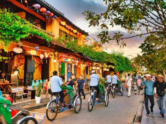 ヴィンワンダーズ ナム ホイアン＆世界遺産ホイアン1日ツアー　ベトナム最大級のテーマパークと旧市街散策を満喫！夕食付きプランあり＜日本語ガイド／ダナン発＞