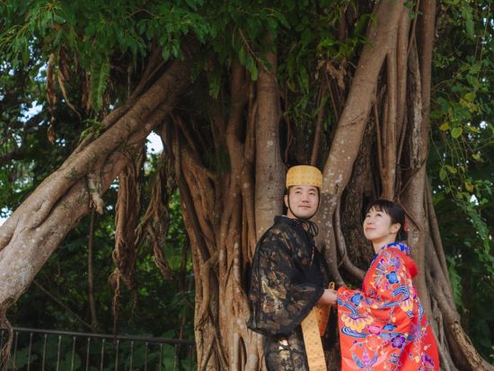 琉装1ロケ ウェディングフォト 遺産や古民家など選べるロケーション ＜100カット／衣装・メイク・小物レンタル付／4時間／沖縄＞