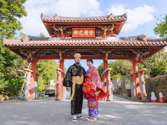 琉装1ロケ ウェディングフォト 遺産や古民家など選べるロケーション ＜100カット／衣装・メイク・小物レンタル付／4時間／沖縄＞