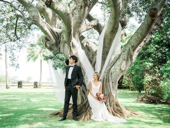 ハワイ　ロケーションフォト　日本語の撮影アテンド同行で安心！定番のビーチやカピオラニパーク、教会など豊富なロケーションから選択可能（撮影・衣装・メイク）