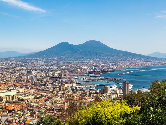 Italy_Naples_Landscape_shutterstock_332441522
