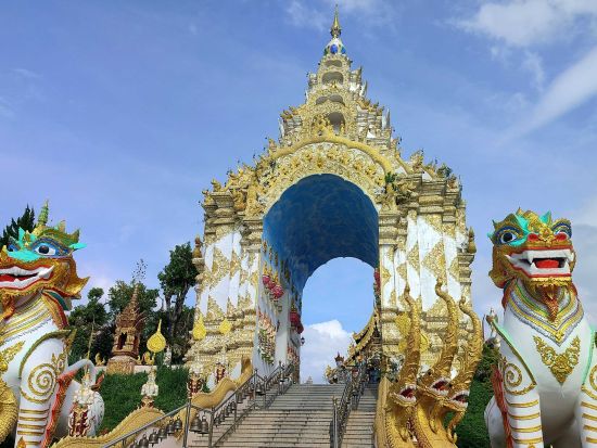 チェンライ3寺院巡礼ツアー　ワット・ロンクン＆ ワット・ロンスアテン＆ワット・セーン・ケオ・ポーティヤン ＜日本語 -英語ガイド／チェンマイ発着＞