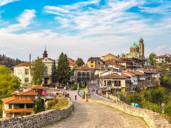 Veliko Tarnovo_Tsarevets Fortress_pixta_70293818_L