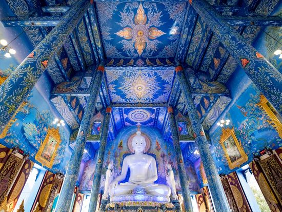 Thailand_Chiang Rai_Wat Rong Sua Ten_pixta_97452154_M