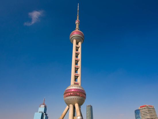 China_Shanghai_Oriental pearl tower_pixta_123049561