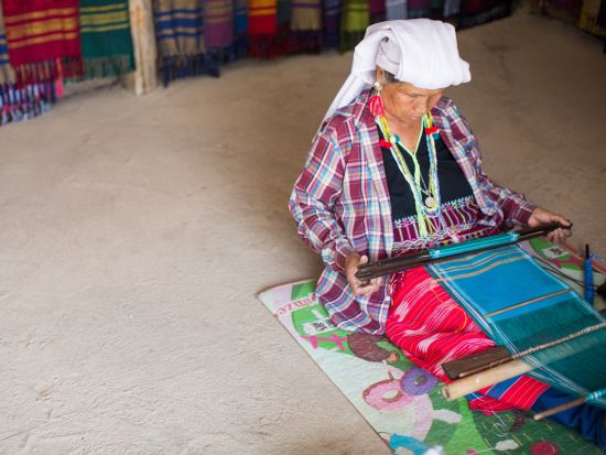 ドイ・インタノン国立公園日帰りツアー　タイ最高峰＆ツインパゴダ＆カレン族の村 ＜英語ガイド／チェンマイ発着＞