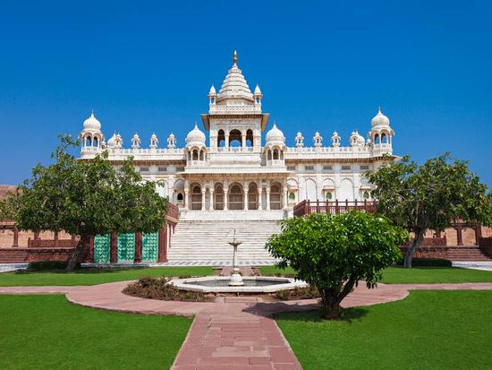 India_Jodhpur_Jaswant Thada_shutterstock_209681356