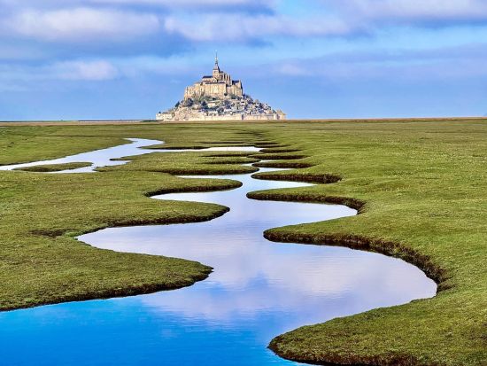 世界遺産モンサンミッシェル　うねうね水路ツアー　絶景ルートを通って草原の水路へ ＜徒歩またはサイクリング／日本語アシスタント／現地集合・解散＞*前日まで予約OK