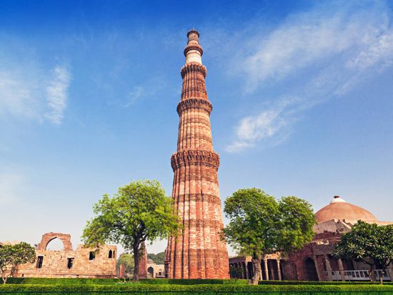 India_New Delhi_Qutub Minar_AdobeStock_57365982