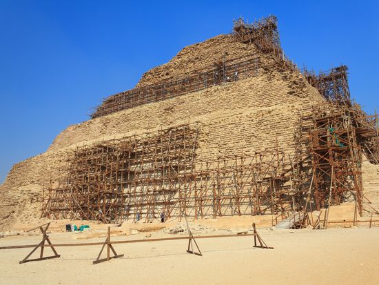 Egypt_Sakkara_Pyramid_of_Djoser_shutterstock_100102472