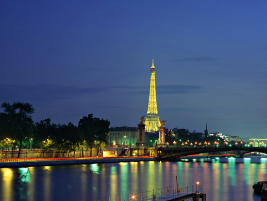 【送迎付】セーヌ川ディナークルーズ　バトーパリジャン　窓際席プランあり＜3コースディナー／往復ホテル貸切送迎＞