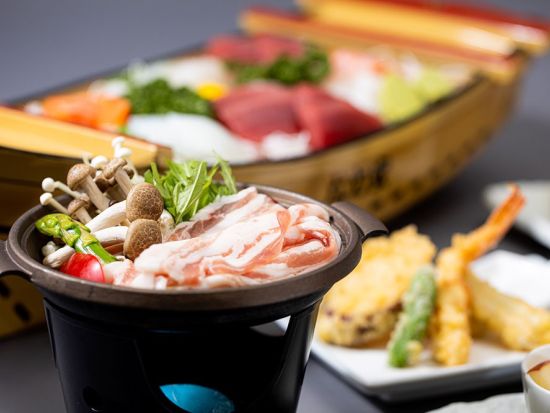 【 2026年5月23日】お台場花火 乗合屋形船 東京湾を彩る花火と夜景を堪能！ 会席料理＆飲み放題付＜1人～参加OK／お台場周遊コース＞