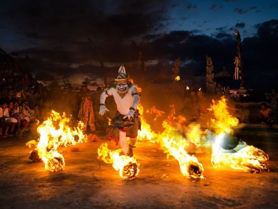 ウルワツ寺院ケチャダンス鑑賞半日ツアー！シーフードディナー付きプランあり＜貸切／日本語ドライバーガイド／ケチャダンス鑑賞チケット付／ホテル送迎付／アレンジ自由＞