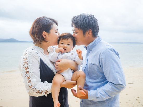 ファミリーフォトツアー 石垣島在住ママカメラマンがバッチリ撮影！家族旅行の思い出の瞬間を切り取ろう ＜お子様無料プランあり／2～3時間＞