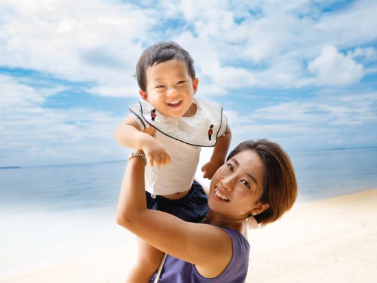 ファミリーフォトツアー 石垣島在住ママカメラマンがバッチリ撮影！家族旅行の思い出の瞬間を切り取ろう ＜お子様無料プランあり／2～3時間＞