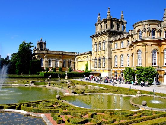 世界遺産ブレナム宮殿＋コッツウォルズ＋バンプトン日帰りツアー　『ハリー・ポッター』や英ドラマ『ダウントン・アビー』ロケ地へ！＜日本語or英語／ロンドン発＞