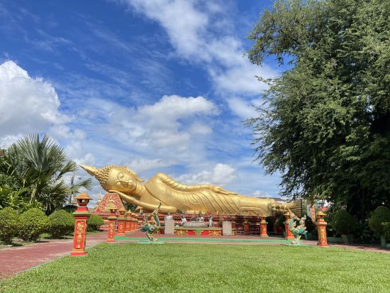 ビエンチャン半日観光ツアー　ブッダパーク＋タート・ダム＋凱旋門パトゥーサイ＋黄金の仏塔＜混載／英語ガイド／ビエンチャン発＞