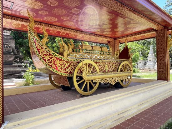 ビエンチャン市内1日観光ツアー　寺院巡り＋ブッダパーク＋黄金の仏塔＋凱旋門パトゥーサイ＜混載／英語ガイド／ビエンチャン発／貸切＆日本語ガイドプランあり＞