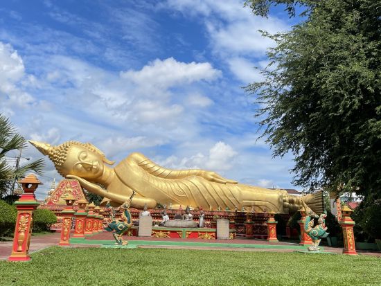 ビエンチャン市内1日観光ツアー　寺院巡り＋ブッダパーク＋黄金の仏塔＋凱旋門パトゥーサイ＜混載／英語ガイド／ビエンチャン発／貸切＆日本語ガイドプランあり＞