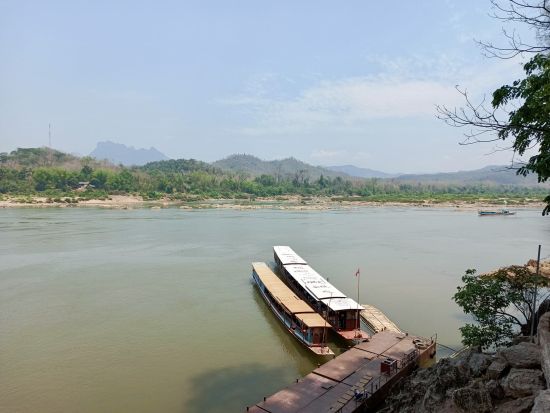 ルアンパバーン＆周辺を巡る1日観光ツアー　伝統文化＋パクオー洞窟＋サンセットクルーズなど＜混載／英語ガイド／ルアンパバーン発／貸切＆日本語ガイドプランあり＞