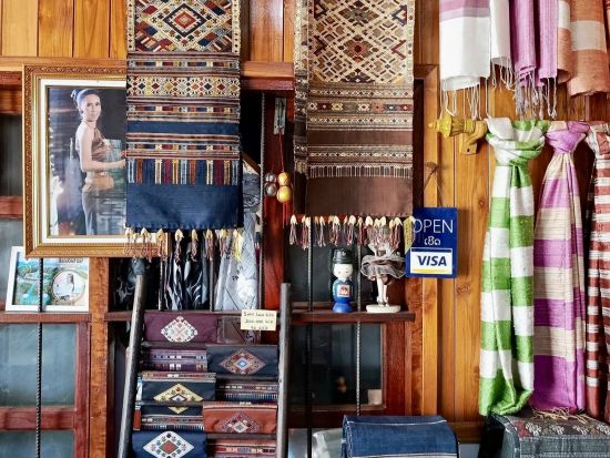 ルアンパバーン＆周辺を巡る1日観光ツアー　伝統文化＋パクオー洞窟＋サンセットクルーズなど＜混載／英語ガイド／ルアンパバーン発／貸切＆日本語ガイドプランあり＞