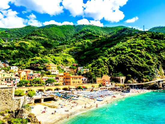 イタリア感動旅！チンクエテッレ日帰り観光ツアー＜4～11月／英語／ミラノ発＞