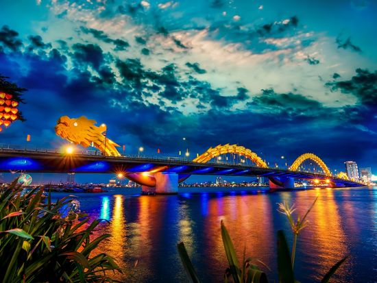 Vietnam_Da Nang_Dragon Bridge_shutterstock_1169930359 (1)
