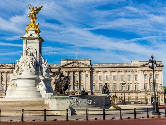 uk_london_buckingham_palace_shutterstock_626264840