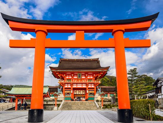 Fushimi Inari Taisha_Gate_shutterstock_281364698