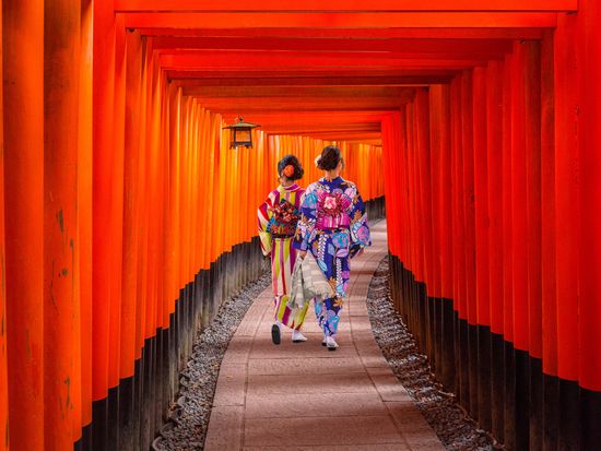 Fushimi Inari Taisha_Kimono_shutterstock_550609591
