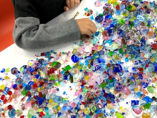 琉球ガラスカレット ヘアアクセサリー手作り体験 世界に一つだけの作品を作ろう！雨の日にもオススメ◎＜午後／約30分／沖縄本島／国際通り＞