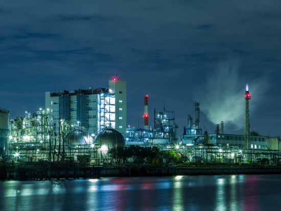 高速観光船で行く工場夜景クルーズ！美しいみなとみらいと工場の幻想的な夜景を堪能 食事付プランあり＜当日予約可能／90分／ガイド付／ピア象の鼻発＞ 