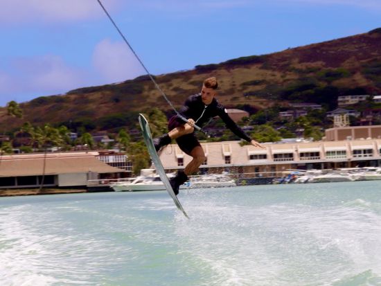 マリンスポーツパッケージ　3種類　バナナボート＋バンパーチューブ＋選べるアクティビティ（水上スキーまたはウェイクボード）＜ハワイカイ＞